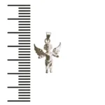 Silverberlock Ängel 17,5 mm, ett litet silverhänge i form av en ängel med utsträckta vingar, visas bredvid en svartvit måttskala på vit bakgrund.