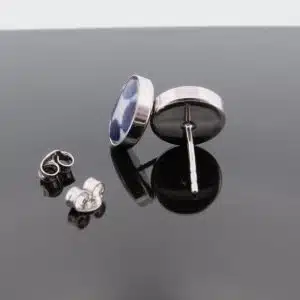 Visar baksidan på våra 10mm öronstift