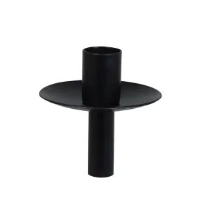 Ljushållare för Flaska är en modern ljushållare i svart metall med en cylindrisk bas och en bred, platt, cirkelformad bricka under uttaget, med en elegant, minimalistisk design.