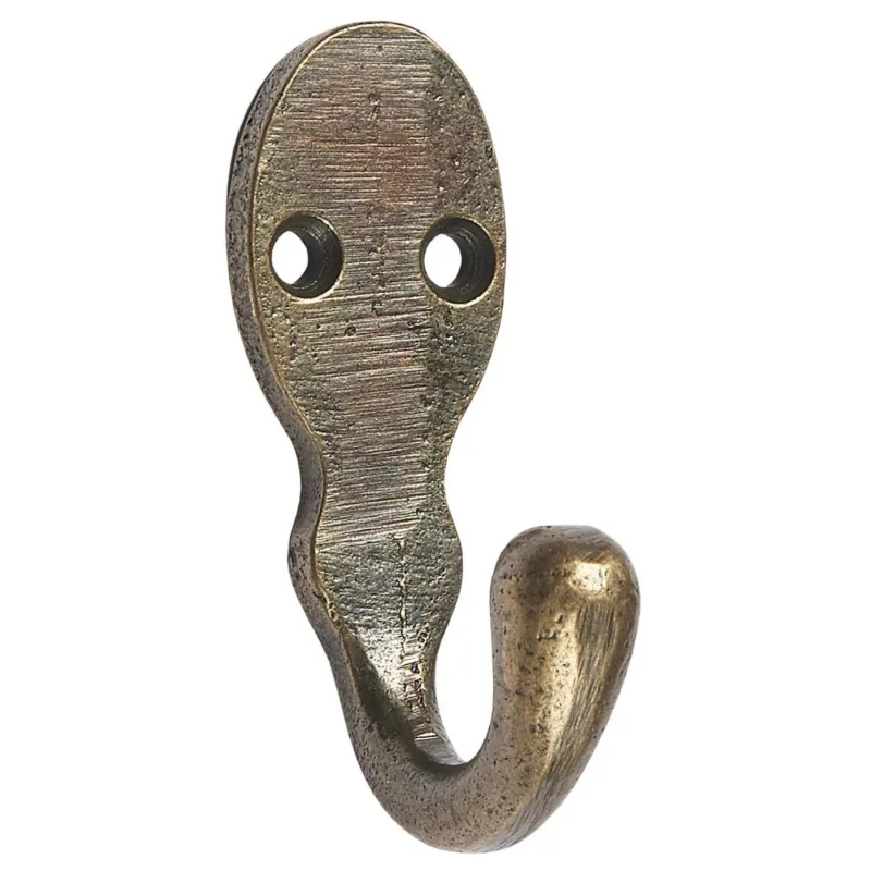 Krok enkel mini 3x6cm är en väggkrok i mässing i vintagestil med två skruvhål upptill och en böjd botten, perfekt för att hänga upp rockar, hattar eller väskor.