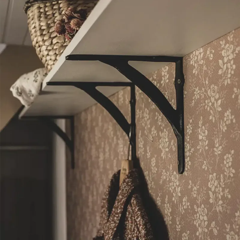 Hyllkonsol i gjutjärn