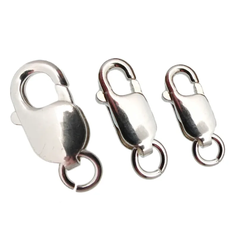 Tre Silverlås karbinhake avlång krokar, storlek 12-18mm, är arrangerade i en rad på en vit bakgrund. Varje silver karbinhake har en påhängd cirkulär ring.