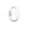 En liten, oval Hallmark kvalitetslänk ca 4x5mm smyckesbricka i silver med stämplat 925-märke, central utskärning och strukturerad yta.