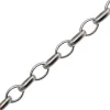 Närbild på Silverkedja Oval YD 3,5x5 mm - 10 cm, med ovala silverlänkar som är diagonalt placerade mot en vit bakgrund.