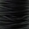 Närbild av flera Läderrem 3mm Matt-snören staplade i spiraler, vilket framhäver deras släta, matt svarta läderstruktur och subtila tjockleksvariationer.