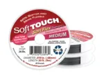Två spolar av Soft Touch smyckewire - 0.48 Medium ca 9 m är staplade och visar produktdetaljer: medeldiameter (0,48 mm), ca 9 m längd, nylonbelagd och märkt som 50% mjukare och mer flexibel.