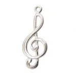 Silverberlock Musiktema - G-Klav är en silverfärgad metallberlock formad som en diskantnyckel-musiksymbol, visad på en vit bakgrund.