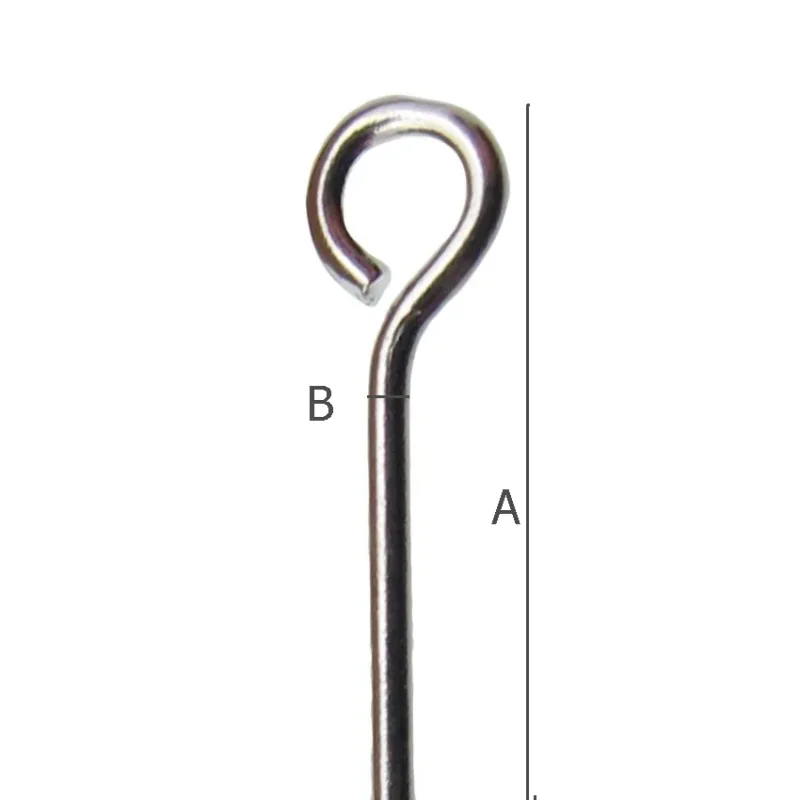 Närbild av Öglepinne sterlingsilver 25/0,70 mm, en metallstav med en liten ögla i toppen, delvis uppmätt med punkterna A för längd och B för öglebredd.