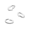 Tre Bindring öppen oval 3,5x6,5mm silverfärgade öppna hoppringar visas på en vit bakgrund, var och en med ett litet mellanrum och en vinklad, oval form.