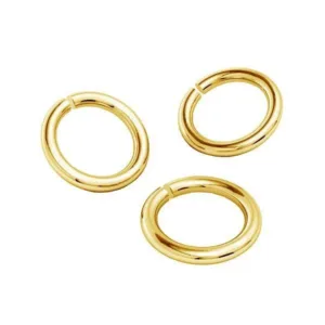 Tre Öppen rund förgylld bindring 4,7mm/1mm visas mot en vit bakgrund, varje guldring med en liten öppning och placerade i olika vinklar.