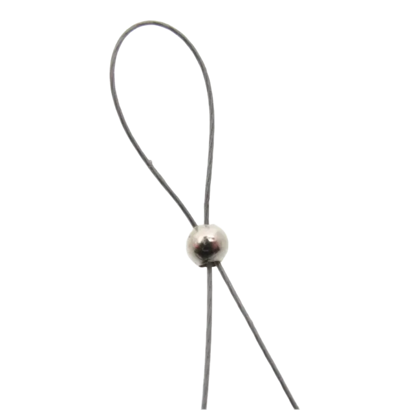 En närbild av Krympkåpa sterlingsilver 3mm, ett litet krymplock i sterlingsilver som bildar en ögla med tråd. Bakgrunden är transparent.