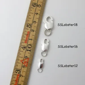 Tre Silverlås karbinhake avlång spännen (12mm, 16mm, 18mm) visas bredvid en centimeter linjal för skala.