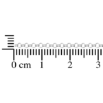 En närbild av Silverkedja ärtlänk YD 1,8mm - 10cm kedjan ovanför en linjal med centimeter- och millimetermarkeringar, som framhäver den detaljerade storleken på varje silverlänk.