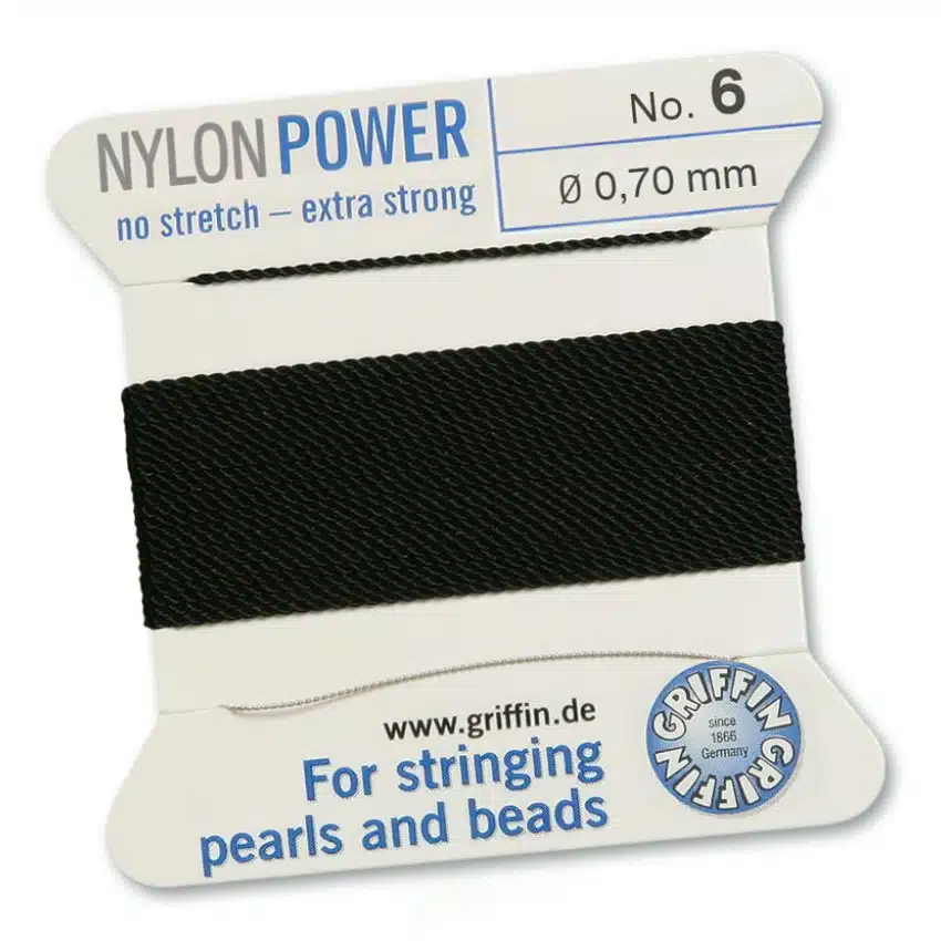 Nylon Power Svart 0.7mm 1 Nylon Power Svart 0.7mm, en starkt specialbehandlad svart smyckestråd av nylon ett mer hållbart alternativ till silkestråden